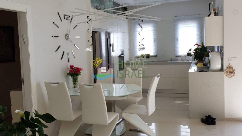 5 комнат в Нетании